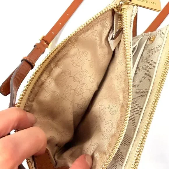 Michael Kors Fulton Small Saffiano Leather Messenger Bag Vanilla Acorn Neutral - Picture 5 of 12